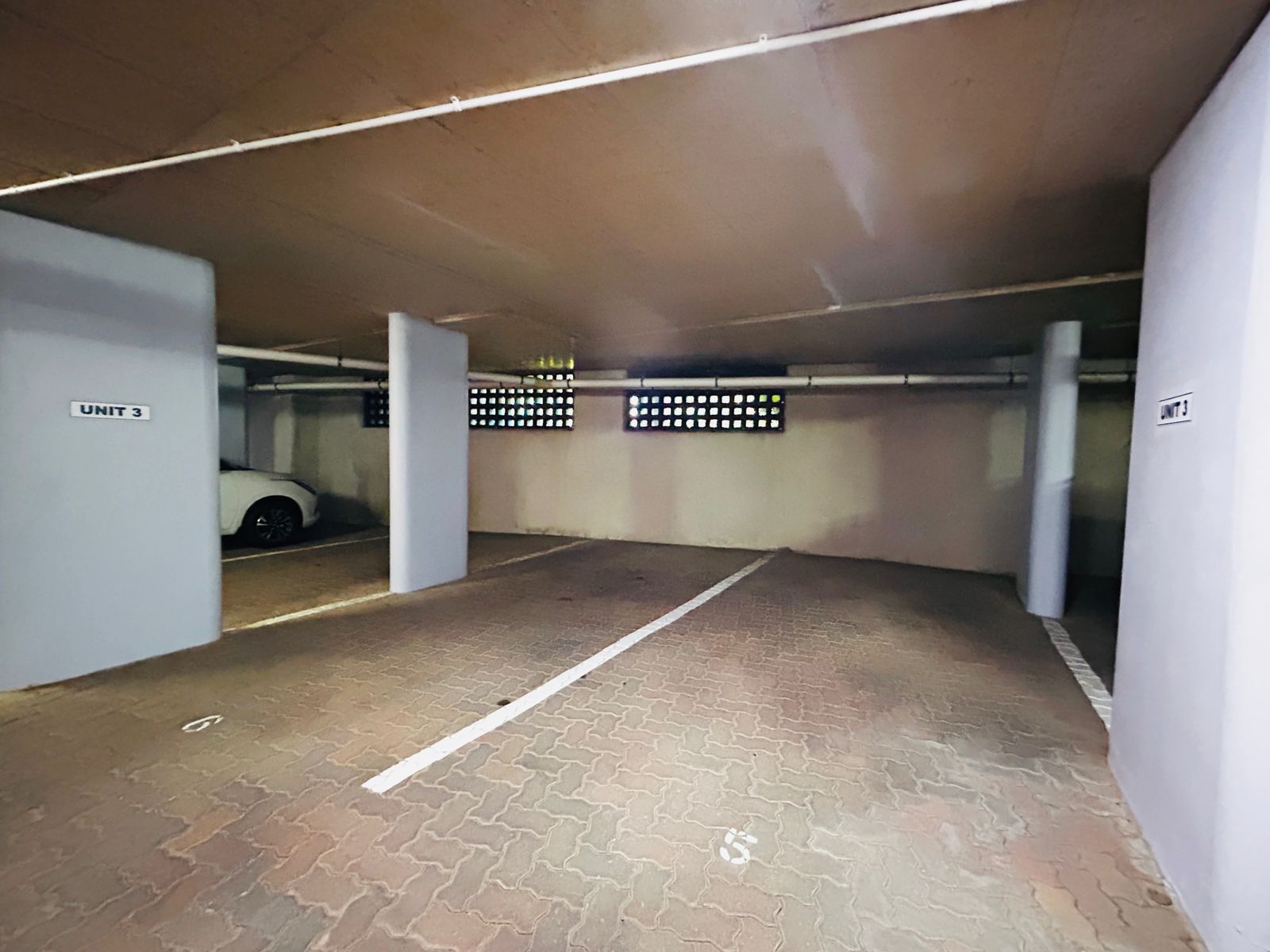 5 Bedroom Apartment for sale in the Heart of Uvongo image 1